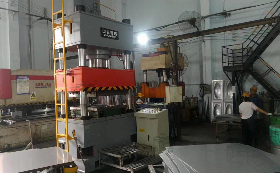 消防水箱板生產設備-400噸不銹鋼拉伸液壓機