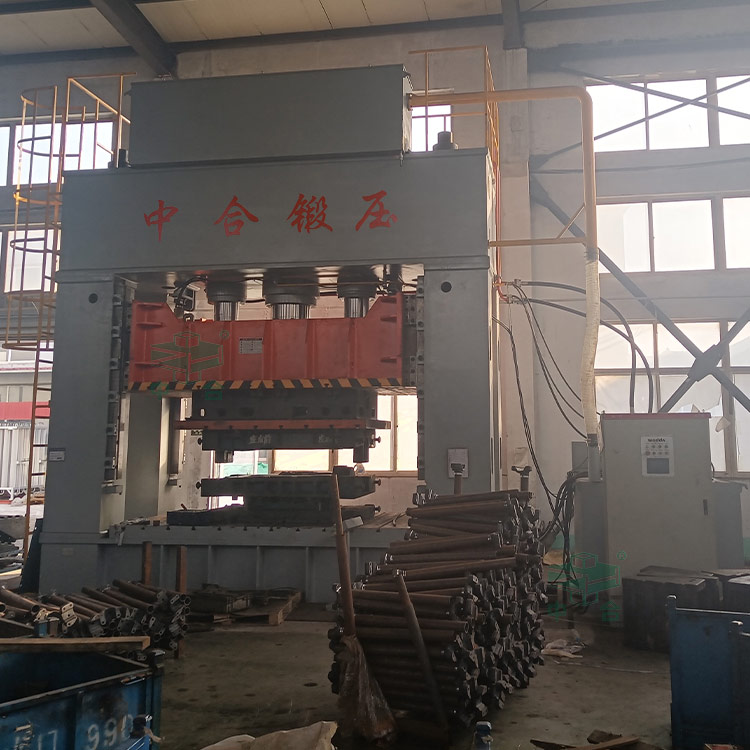 1500噸框架式液壓機(jī)(汽車配件沖壓).jpg 1500噸框架式液壓機(jī)(汽車配件沖壓).jpg