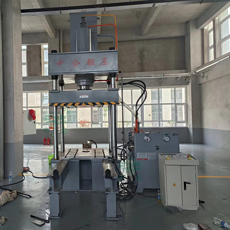 200噸四柱液壓機帶移動工作臺.jpg 200噸四柱液壓機帶移動工作臺.jpg