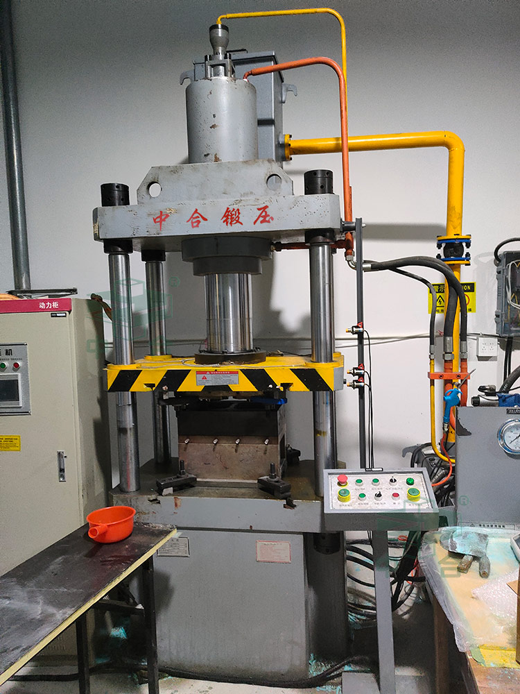 125噸三梁四柱液壓機 125噸三梁四柱液壓機