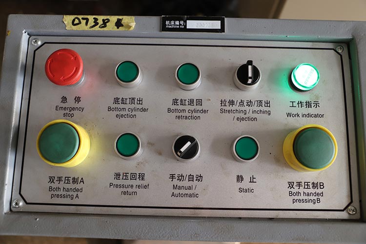 集中按鈕控制臺(tái).jpg 集中按鈕控制臺(tái).jpg