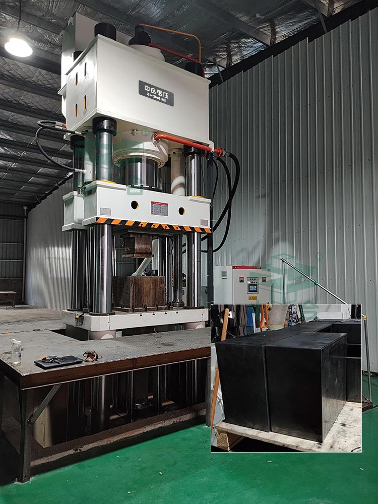 石墨匣缽成型液壓機(jī)現(xiàn)場(chǎng).jpg