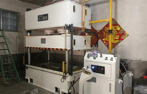 250噸汽車發動機下護板沖壓機