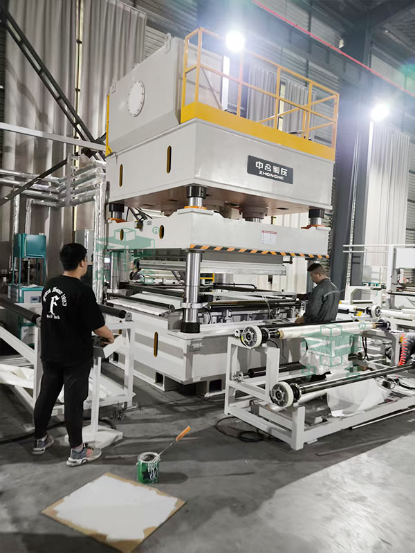 630噸四柱液壓機.jpg 630噸四柱液壓機.jpg