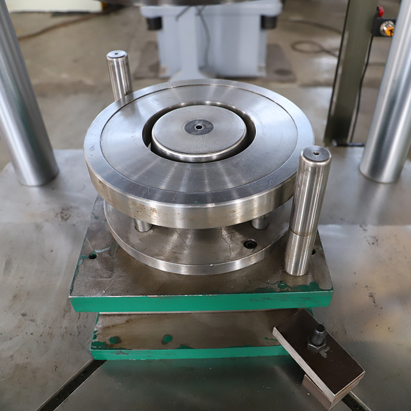 不銹鋼封頭帽(封帽)拉伸成型液壓機(圖2) 不銹鋼封頭帽(封帽)拉伸成型液壓機(圖2)