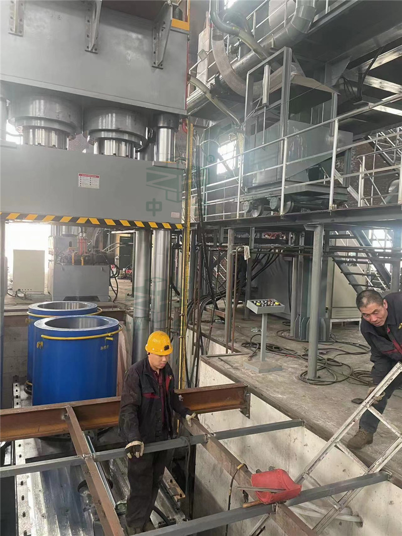 石墨坩堝液壓機(jī) 石墨坩堝液壓機(jī)